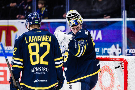 Södertäljes målvakt Love Härenstam och Roope Laavainen
