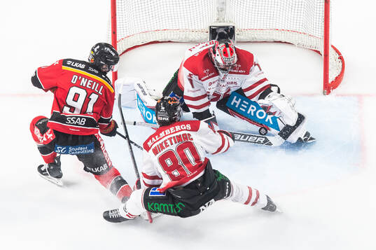 Luleås Brian O'Neill och Örebros målvakt Jhonas Enroth