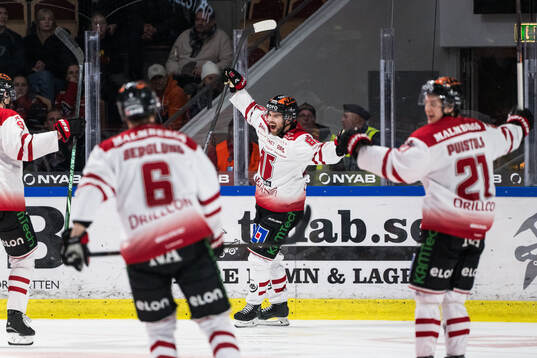 Örebros Kalle Miketinac jublar