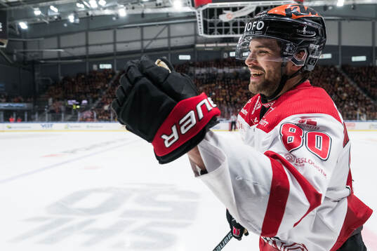 Örebros Kalle Miketinac jublar
