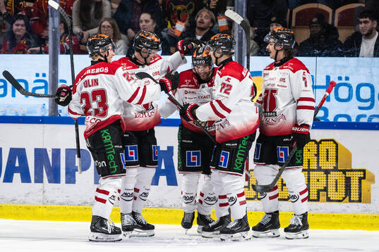 Örebros Kalle Miketinac jublar