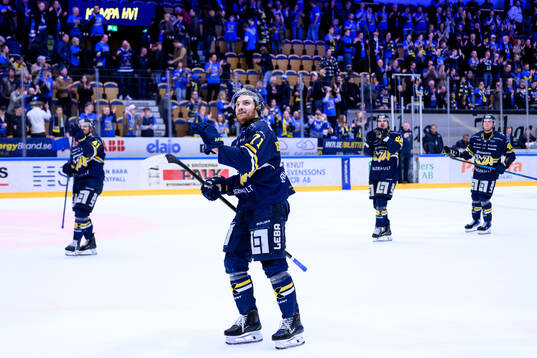 HV71s William Ignberg Nilsson jublar
