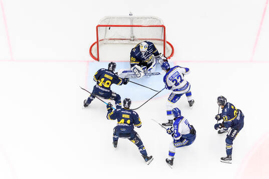 Leksands Lukas Vejdemo gör 3-2 bakom HV71s målvakt Felix