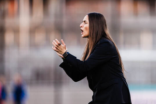 Häckens tränare Elena Sadiku