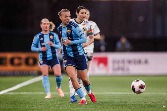 Djurgårdens Elin Westlund och Häckens Tabby Tindell