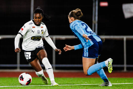 Häckens Monica Jusu Bah och Djurgårdens Meja Staffansson