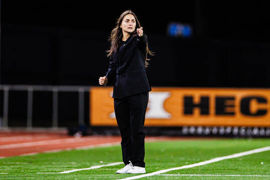 Häckens tränare Elena Sadiku