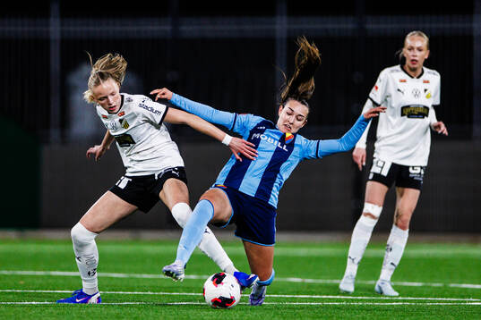 Häckens Thelma Karen Palmadottir och Djurgårdens Lucia