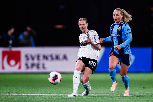Häckens Emma Östlund och Djurgårdens Maria Olafsdottir
