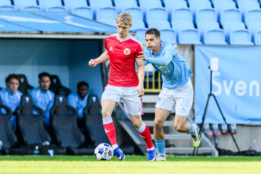 Kalmars Carl Gustafsson och Malmö FFs Jovan Milosavljevic