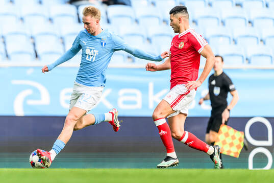 Malmö FFs Daniel Gudjohnsen och Kalmars Achraf Dari