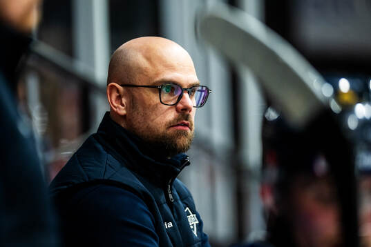 Karlskogas tränare Dennis Hall