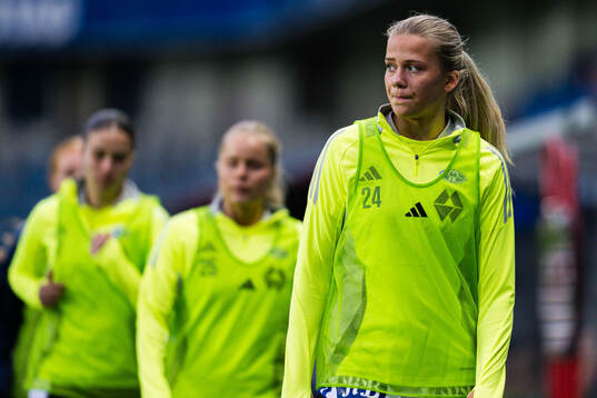 Mari Alnes Bersås of Molde warms up