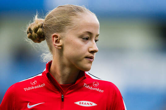Maren Johnsen of Brann warms up