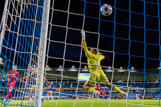Goalkeeper Kenna Marie Caldwell of Molde