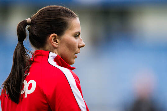 Cecilie Redisch Kvamme of Brann warms up