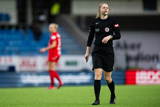 Veronika Fjeldvær, referee