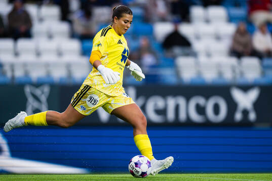 Goalkeeper Kenna Marie Caldwell of Molde