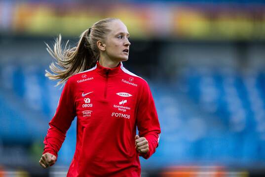 Amalie Eikeland of Brann warms up