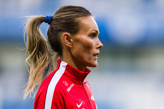 Ingrid Stenevik of Brann warms up