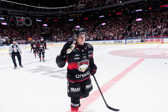 Malmö Redhawks Joona Ikonen jublar