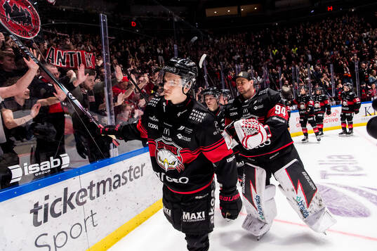 Malmö Redhawks Martin Schreiber och målvakt Marek