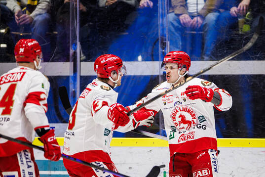 Troja/Ljungbys Allan Mcshane jublar