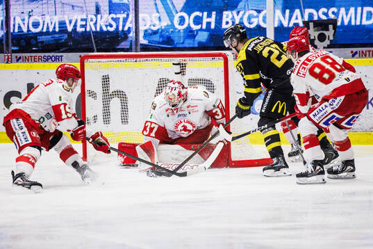 Troja/Ljungbys målvakt Jonathan Stålberg och Västerås