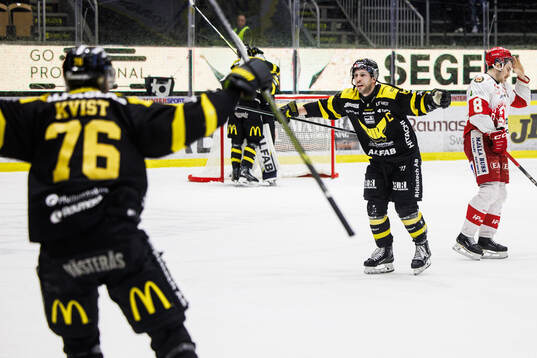 Västerås spelare jublar