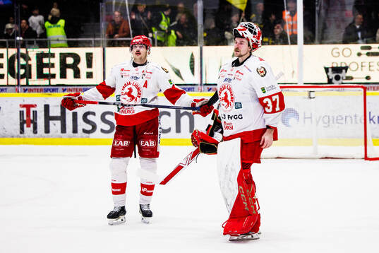 Troja/ Ljungbys Albin Nilsson och målvakt Jonathan