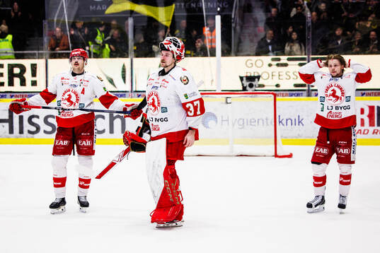 Troja/ Ljungbys Albin Nilsson och målvakt Jonathan