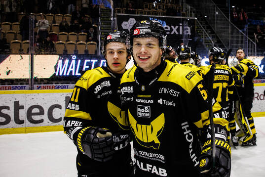 Västerås Alvin Wengrud och David Madsen jublar