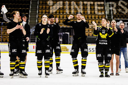 Västerås spelare jublar