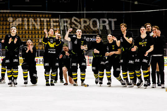 Västerås spelare jublar