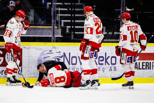 Troja/ Ljungbys Albin Nilsson har ont