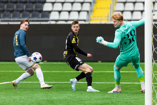 Häckens Adrian Svanbäck gör 1-0