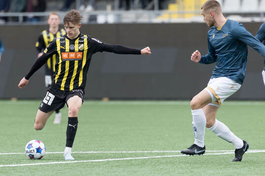 Häckens Adrian Svanbäck och Halmstads Erko Tougjas