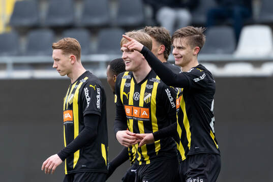 Häckens Adrian Svanbäck jublar