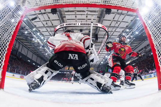 Luleås Ben Tardif gör 4-2 på Örebros målvakt Jhonas