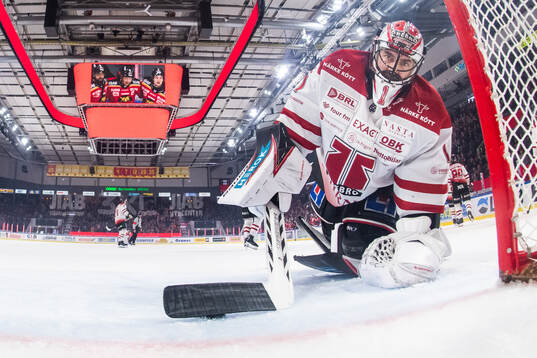 Örebros målvakt Jhonas Enroth deppar