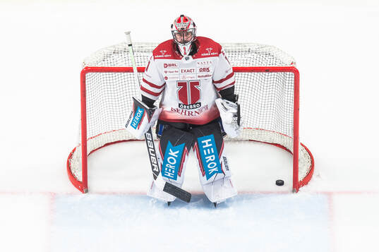 Örebros målvakt Jhonas Enroth deppar