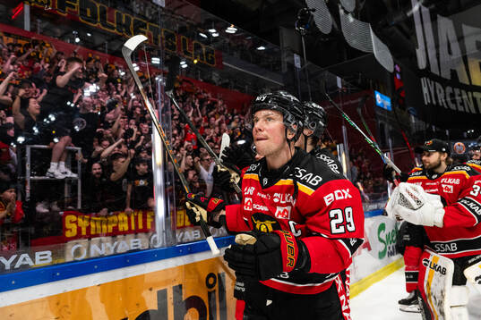 Luleås Erik Gustafsson jublar