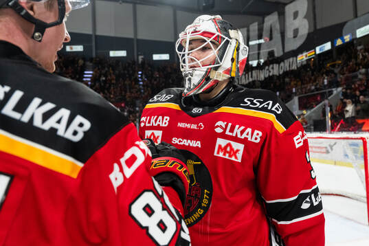 Luleås målvakt Matteus Ward jublar