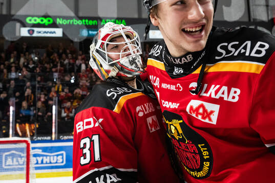 Luleås målvakt Matteus Ward jublar
