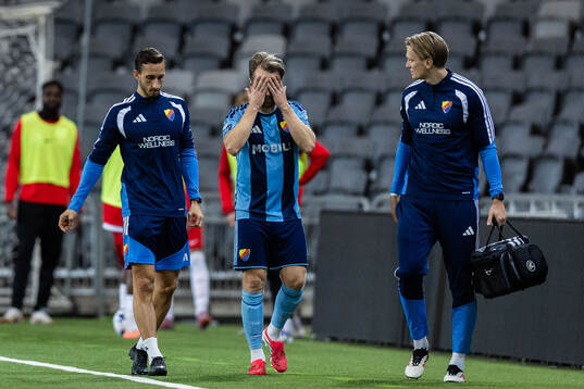 Djurgårdens Jacob Une går av planen