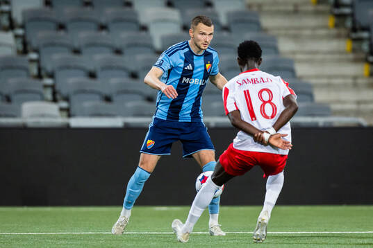 Djurgårdens Piotr Johansson och Degerfors Samba Diatara