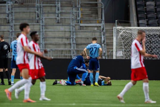 Djurgårdens Jacob Une skadar sig