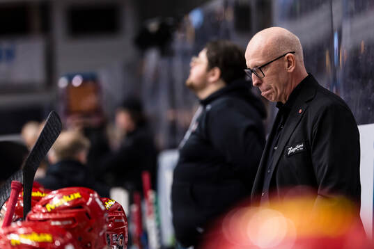 Modos huvudtränare Fredrik Andersson
