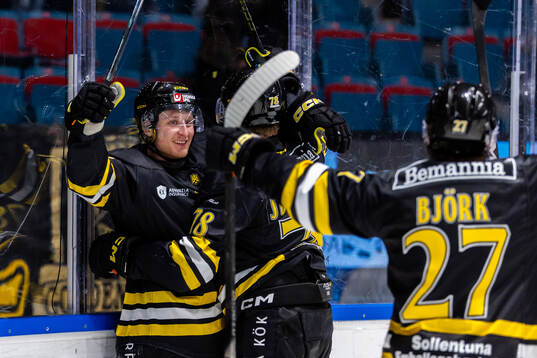 AIKs Oliver Johansson jublar