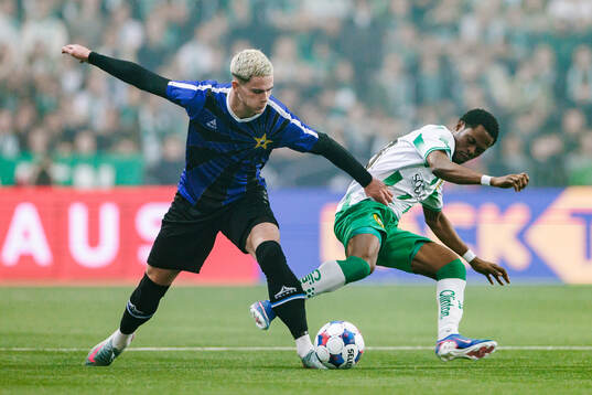 Sirius Robbie Ure och Hammarbys Frank Junior Adjei